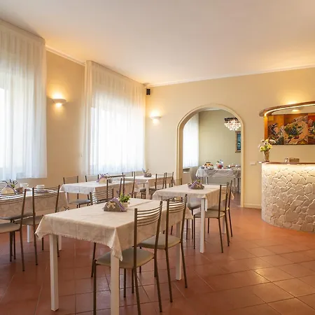 Domus Salento & Con Parcheggio Privato In Loco Bed & Breakfast