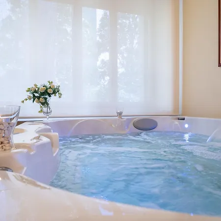 Bed & Breakfast Domus Salento & Con Parcheggio Privato In Loco 4*