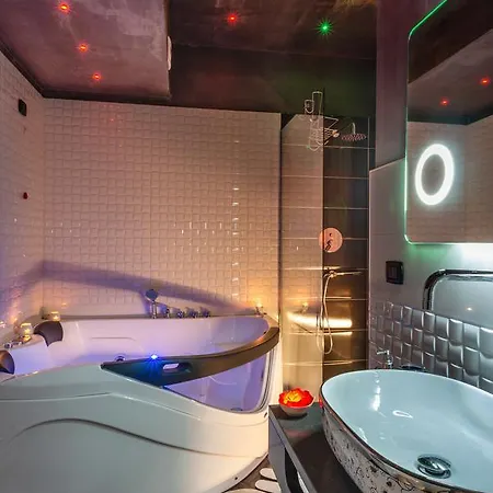 Domus Salento & Con Parcheggio Privato In Loco 4* Lecce