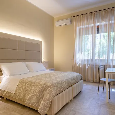 Domus Salento & Con Parcheggio Privato In Loco 4* Lecce