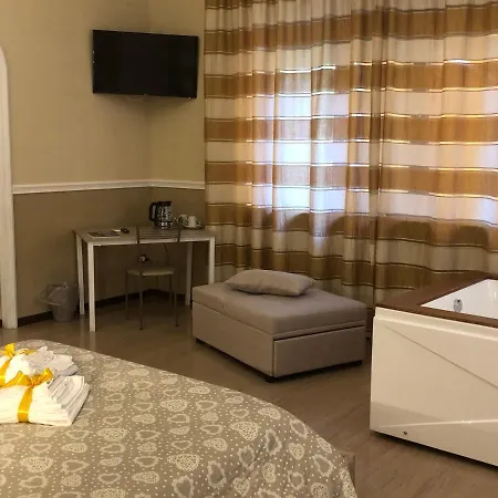 Domus Salento & Con Parcheggio Privato In Loco 4*