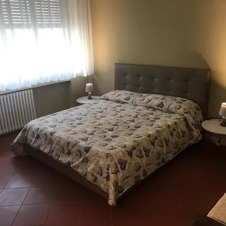 Domus Salento & Con Parcheggio Privato In Loco 4*