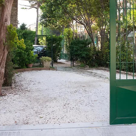 Domus Salento & Con Parcheggio Privato In Loco 4*