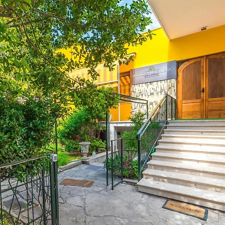 Domus Salento & Con Parcheggio Privato In Loco Panzió