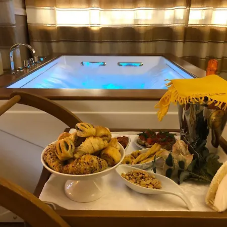 Domus Salento & Con Parcheggio Privato In Loco 4*