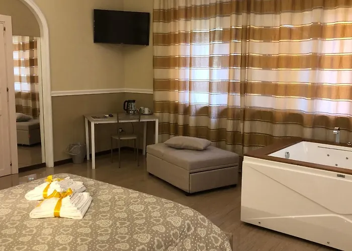 Domus Salento & Con Parcheggio Privato In Loco 4*